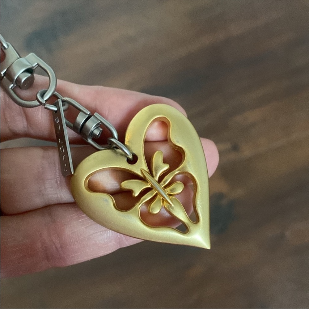 St. John Keyring Heart & Butterfly Matte Gold Tone Key Holder Bag Purse Charm - Picture 9 of 9